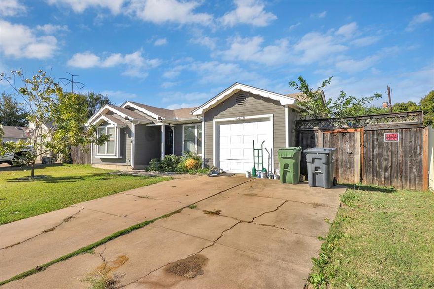 Wonderful 3 bedroom family home in quiet subdivision. The room considered the living room could be a 4th bedroom or home office, and the dining room the living room. Large utility room off kitchen. The oversized backyard is perfect for entertaining and letting the kids play. Master bedroom is the converted garage. Easy trip to I-20 and SH 360 for an easy commute. Plus, close to entertainment, shopping and dining.