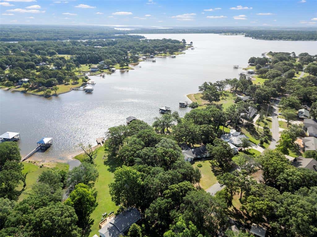 Photo of 1805 Beavers Point, Bonham, TX 75418 (MLS # 21263358)