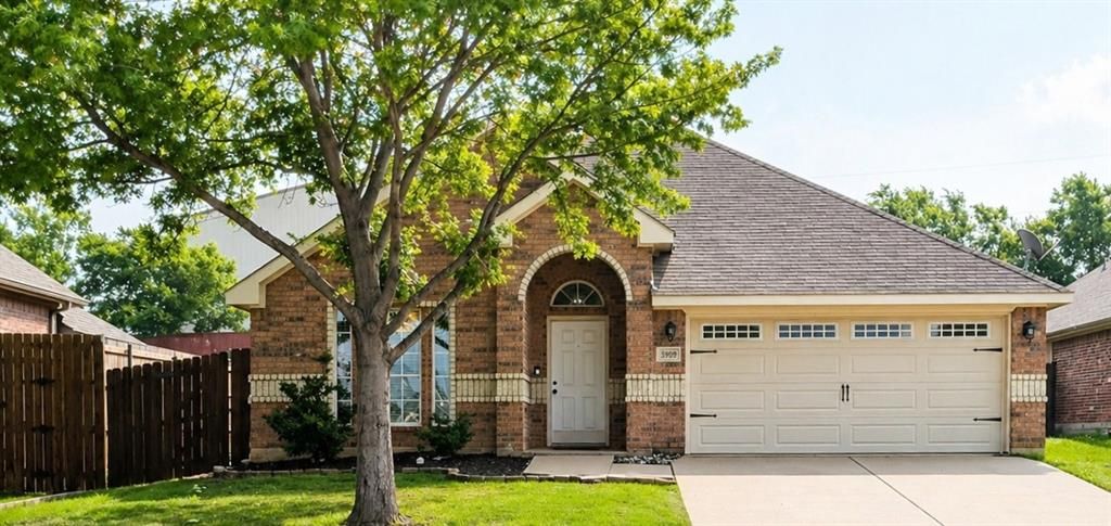 Photo of 3909 Vista Greens Drive, Fort Worth, TX 76244 (MLS # 21252036)