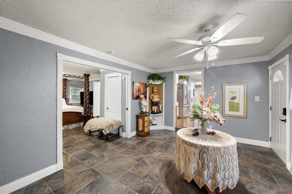 2612 W Collin Street