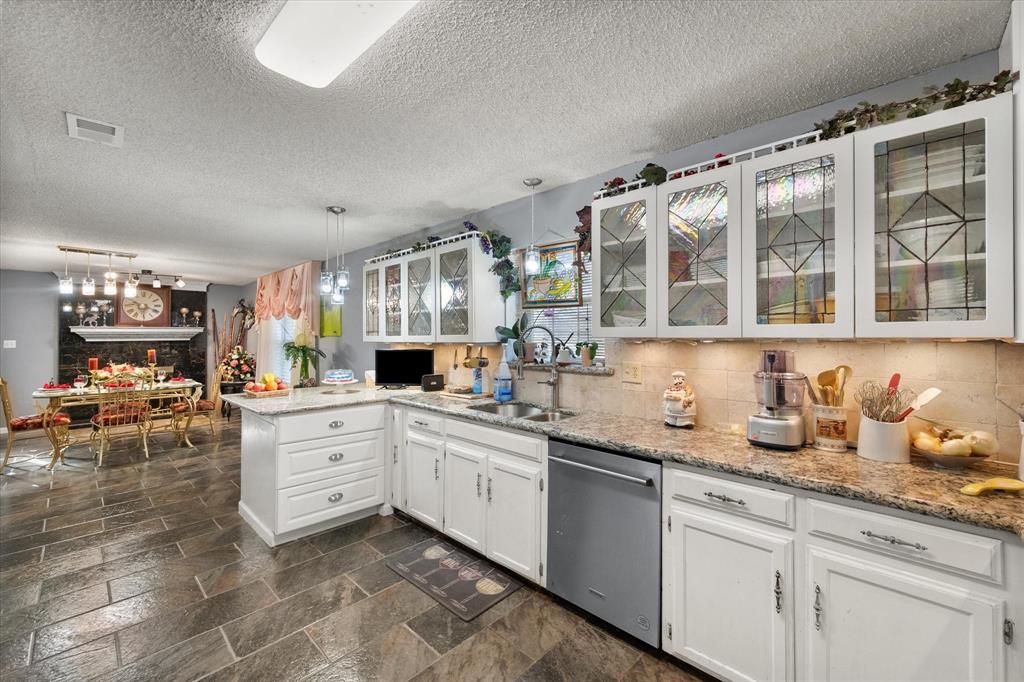 2612 W Collin Street