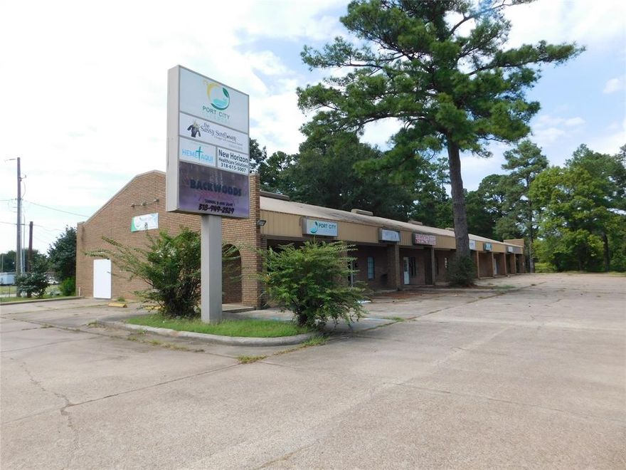 2500 ESTIMATED SQ. FT OF OFFICE SPACE WITH A RECEPTION DESK, LARGE OFFICES AND TWO BATHROOMS. GREAT LOCATION NEXT TO McDONALD FAST FOOD RESTAURANT IN HAUGHTON, LOUISIANA FOR AN OFFICE SPACE SUITED FOR SEVERAL PEOPLE TO WORK. GREAT SPACE FOR THE RENT, WITH DEPOSIT AND FIRST MONTHS RENT UPFRONT, AND INSURANCE. HEAVY TRAFFIC ON HWY 80, THIS STRIP CENTER HAS 6 SPACES AND PLENTY OF AVAILABLE PARKING WITH GOOD ACCESS FROM EITHER WAY ON HWY 80, IN HAUGHTON. SIGNAGE IS GOOD IN THE FRONT AND A PLACE FOR A SIGN IN ABOVE THE ENTRANCE.