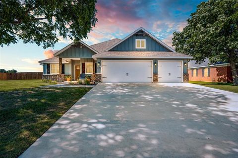 Photo of 524 E Carol Street, Pilot Point, TX 76258 (MLS # 21286689)