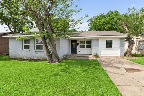 Photo of 3613 Edgebrook Drive, Mesquite, TX 75150 (MLS # 21237576)