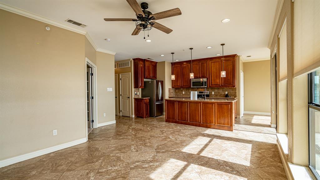 401 E Pearl Street 2103