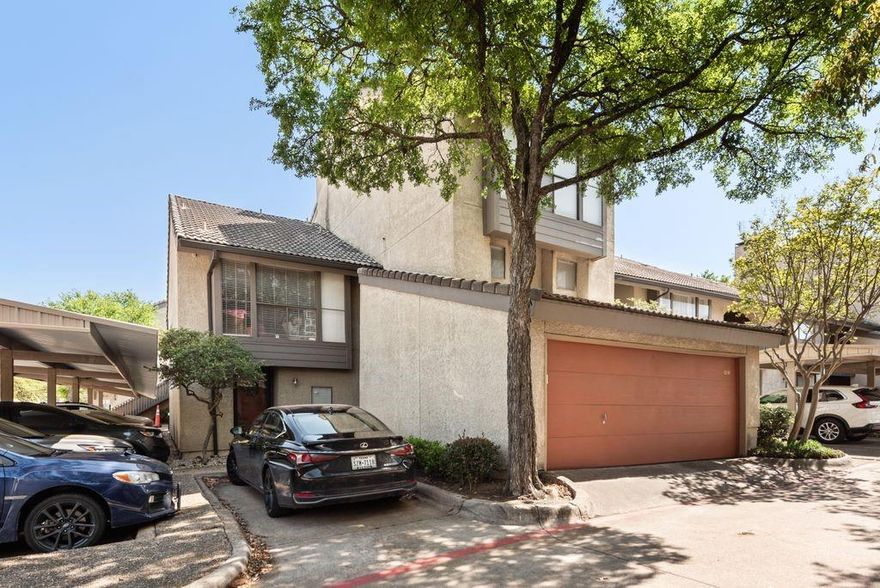 Don't miss this totally renovated condo in Las Colinas! Beautifully updated 3-story with 2 car garage with painted floors, vaulted ceilings, private patio & balcony. Features include, georgious light-wood cabinets through-out, granite countertops, tile floors & wood-look floors, automatic blinds in upstairs bedrooms. Quail Run has 2 pools, clubhouse & fitness center, secure perimeter fencing. Hoa covers exterior maintenance, trash pick-up, management fees, blanket insurnace, water and sewer.