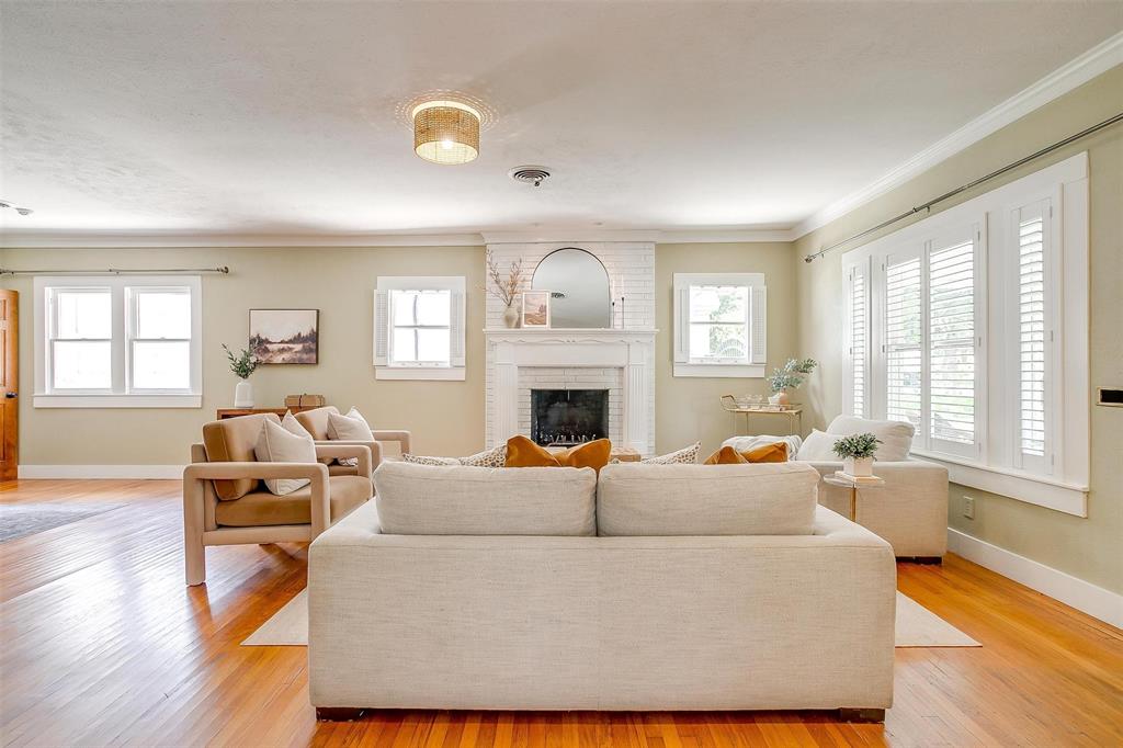 2012 Carleton Avenue
