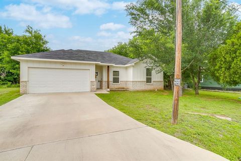 Photo of 309 Francis Street, Hillsboro, TX 76645 (MLS # 21254389)