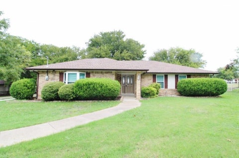Photo of 1421 Tahoe Lane, Midlothian, TX 76065 (MLS # 21417412)
