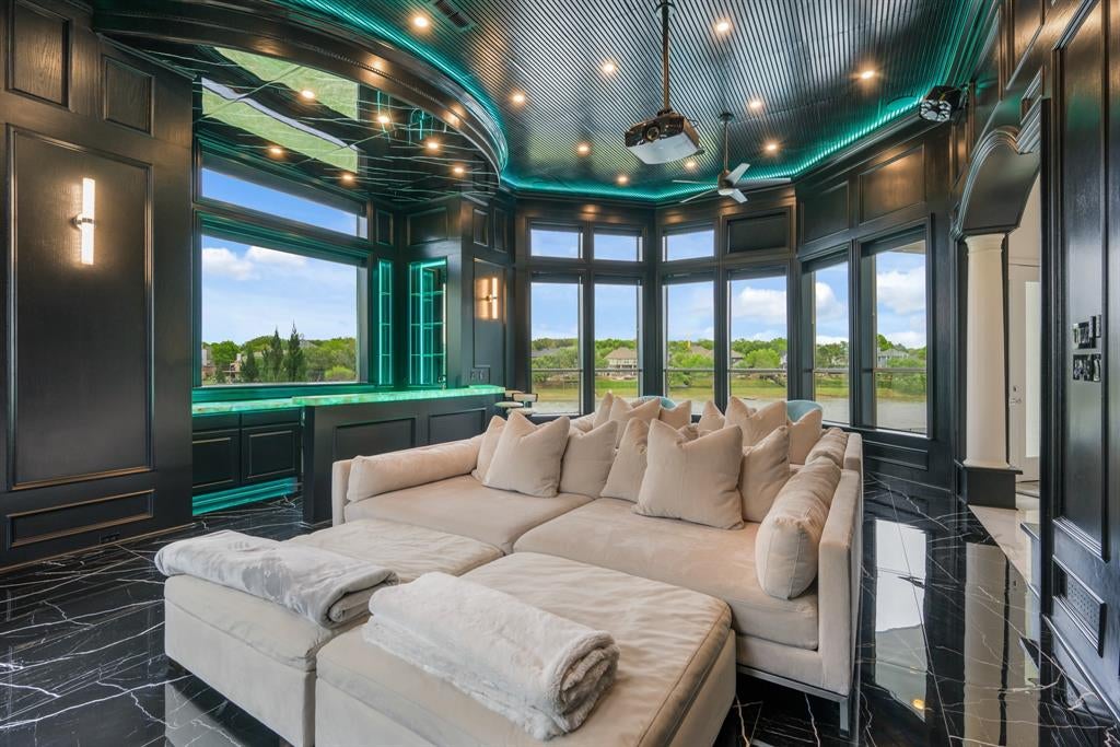 656 Timbercrest Circle