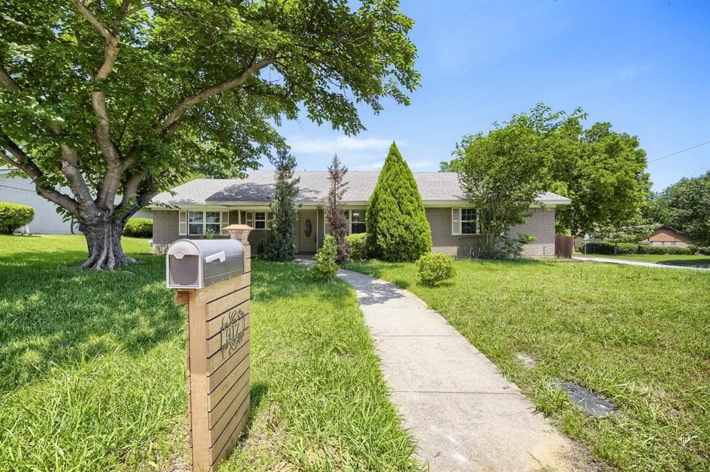 Photo of 917 Stratford Drive, Bedford, TX 76021 (MLS # 21268265)