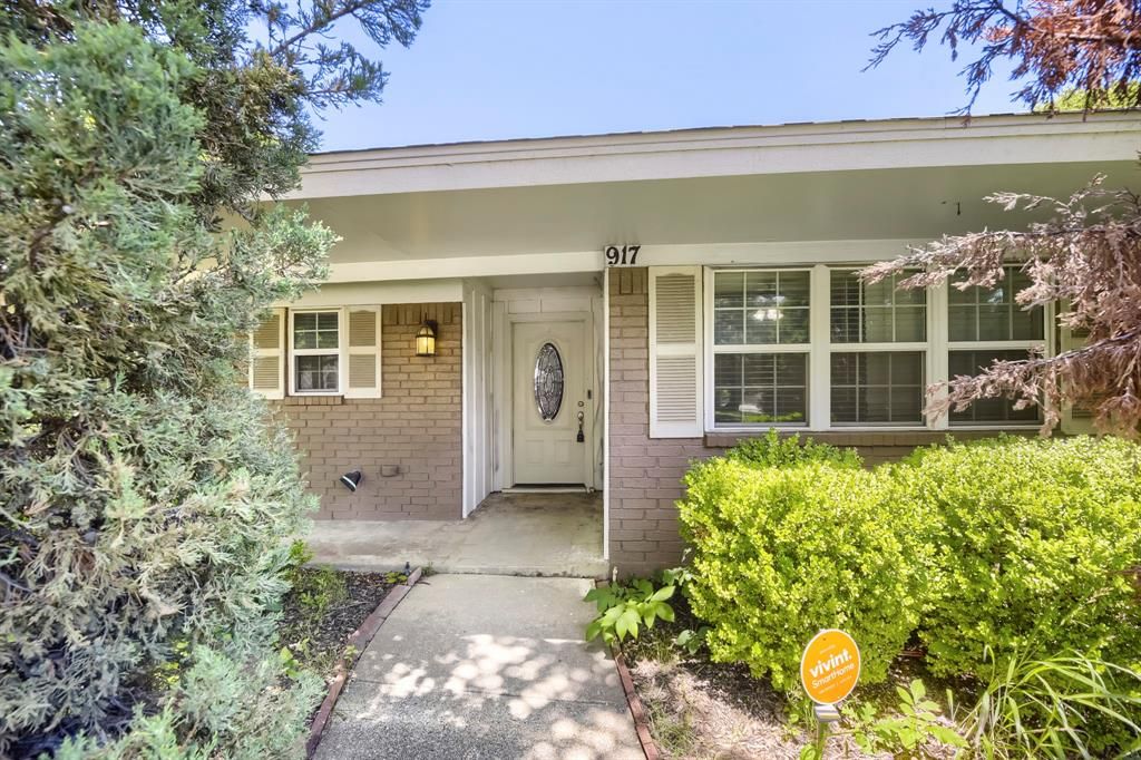 Photo of 917 Stratford Drive, Bedford, TX 76021 (MLS # 21268265)
