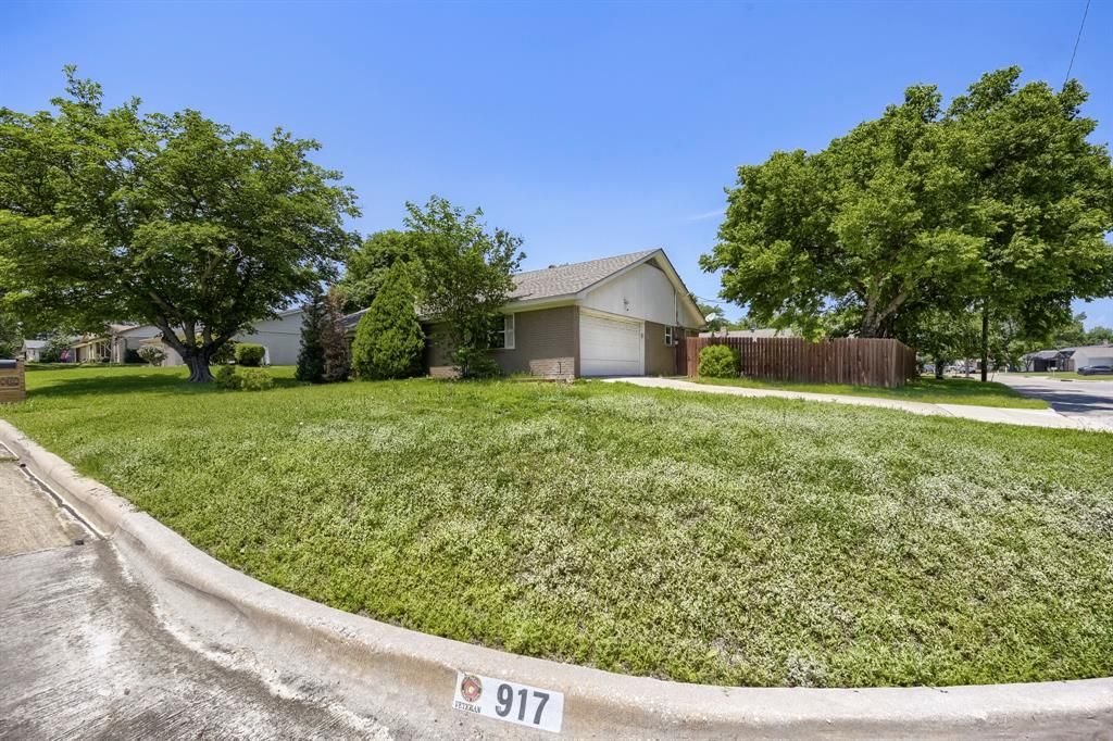Photo of 917 Stratford Drive, Bedford, TX 76021 (MLS # 21268265)