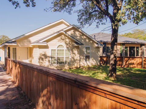 Photo of 1009 Stuart Road, Denton, TX 76209 (MLS # 21418308)