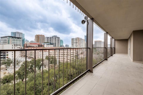 Photo of 3310 Fairmount Street #12E, Dallas, TX 75201 (MLS # 21312520)