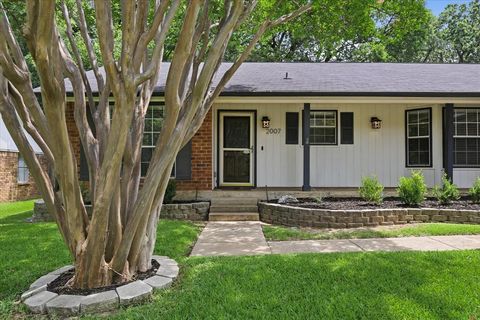Photo of 2007 Redwood Trail, Grapevine, TX 76051 (MLS # 21314716)