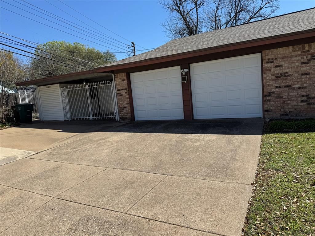 Photo of 6025 Wrigley Way, Fort Worth, TX 76133 (MLS # 21215272)