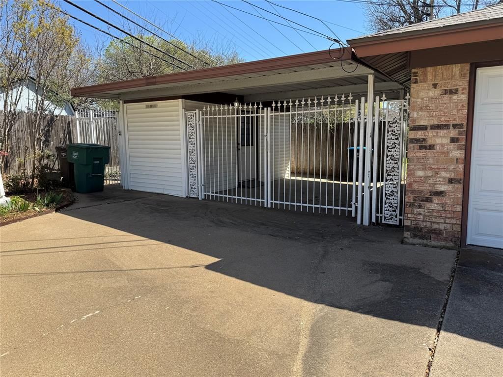 Photo of 6025 Wrigley Way, Fort Worth, TX 76133 (MLS # 21215272)