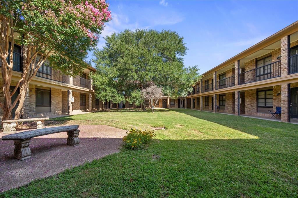 1214 Baylor Avenue 111