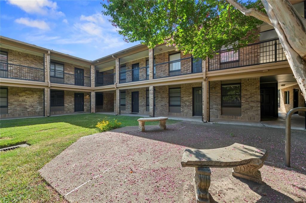 1214 Baylor Avenue 111