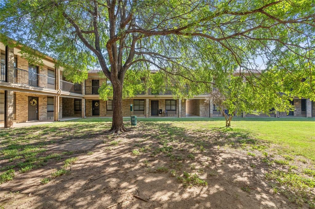 1214 Baylor Avenue 111