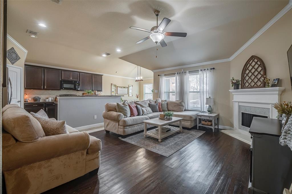 Burleson, Texas 76028, United States, 4 Bedrooms Bedrooms, ,2 BathroomsBathrooms,Residential,Pending,20770