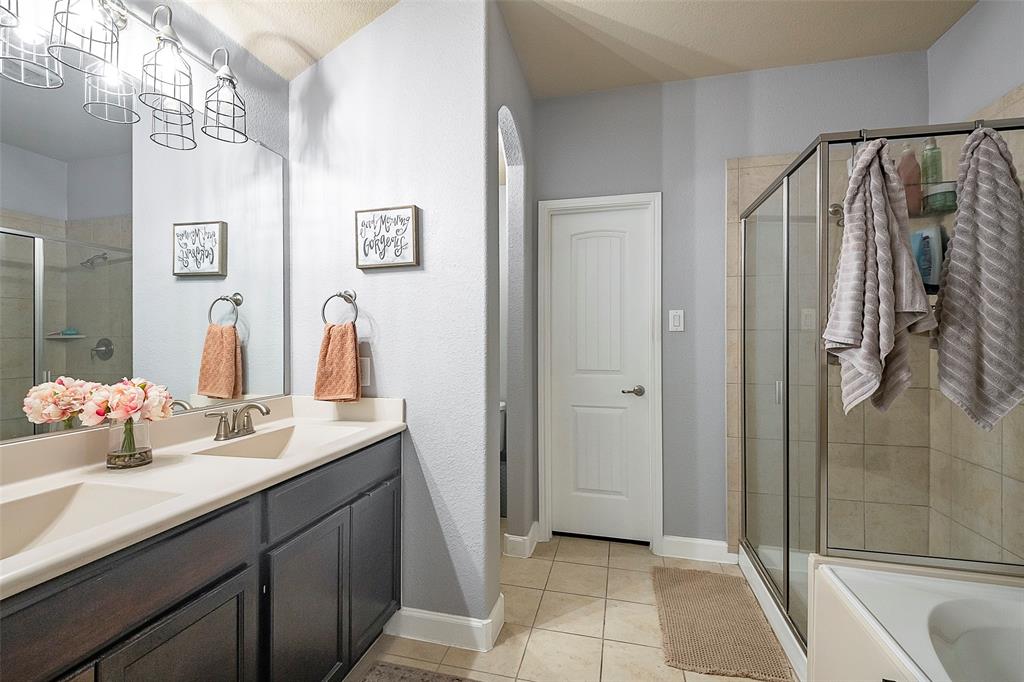 Burleson, Texas 76028, United States, 4 Bedrooms Bedrooms, ,2 BathroomsBathrooms,Residential,Pending,20770