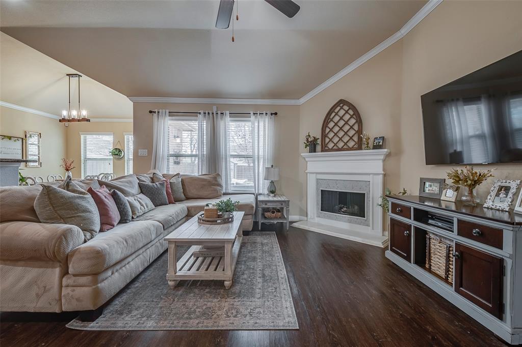 Burleson, Texas 76028, United States, 4 Bedrooms Bedrooms, ,2 BathroomsBathrooms,Residential,Pending,20770