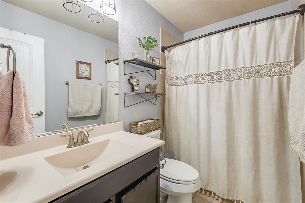 Burleson, Texas 76028, United States, 4 Bedrooms Bedrooms, ,2 BathroomsBathrooms,Residential,Pending,20770