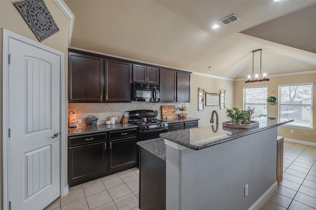 Burleson, Texas 76028, United States, 4 Bedrooms Bedrooms, ,2 BathroomsBathrooms,Residential,Pending,20770