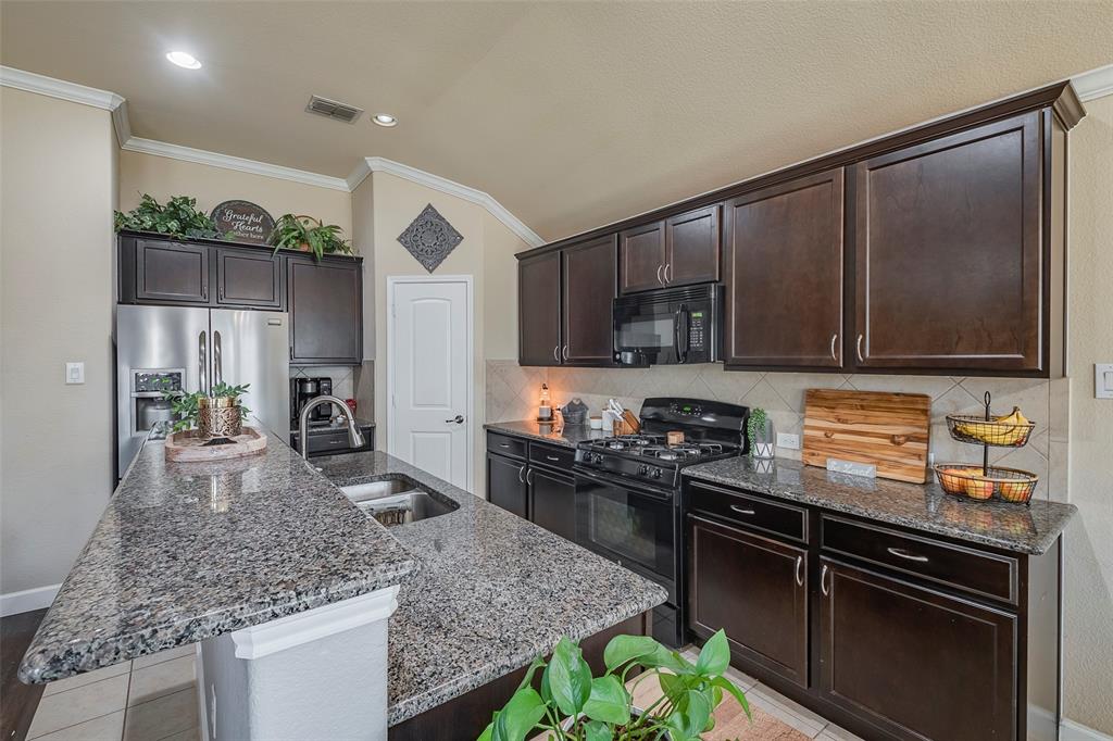 Burleson, Texas 76028, United States, 4 Bedrooms Bedrooms, ,2 BathroomsBathrooms,Residential,Pending,20770