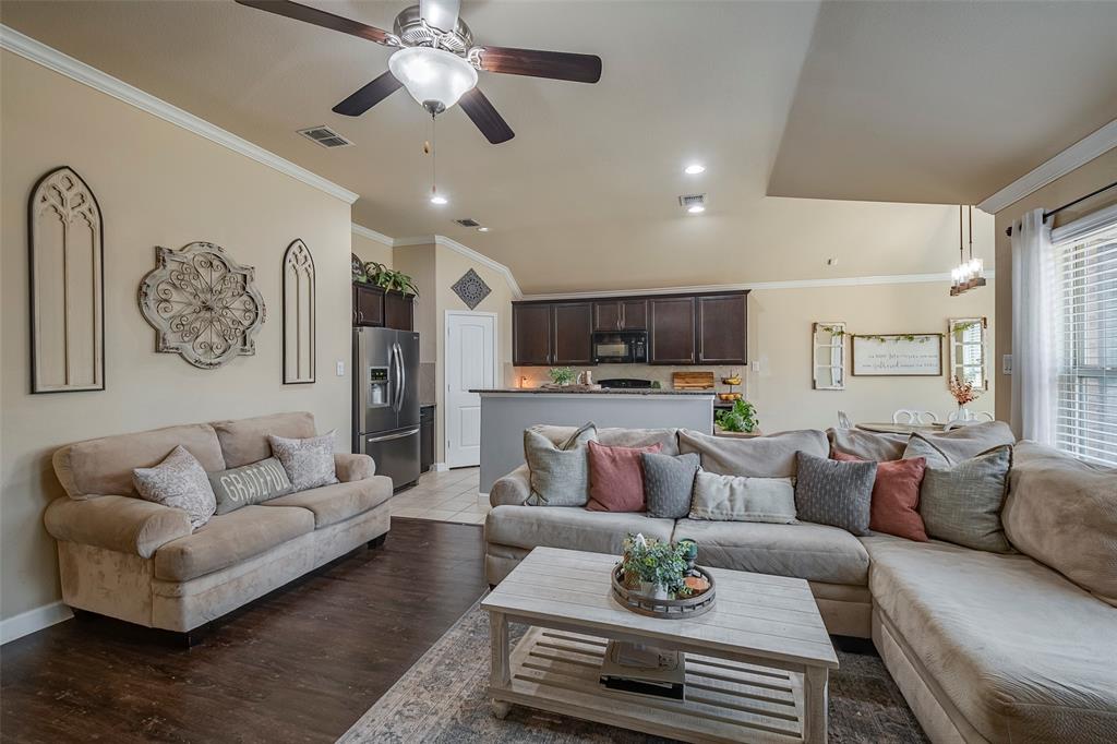 Burleson, Texas 76028, United States, 4 Bedrooms Bedrooms, ,2 BathroomsBathrooms,Residential,Pending,20770