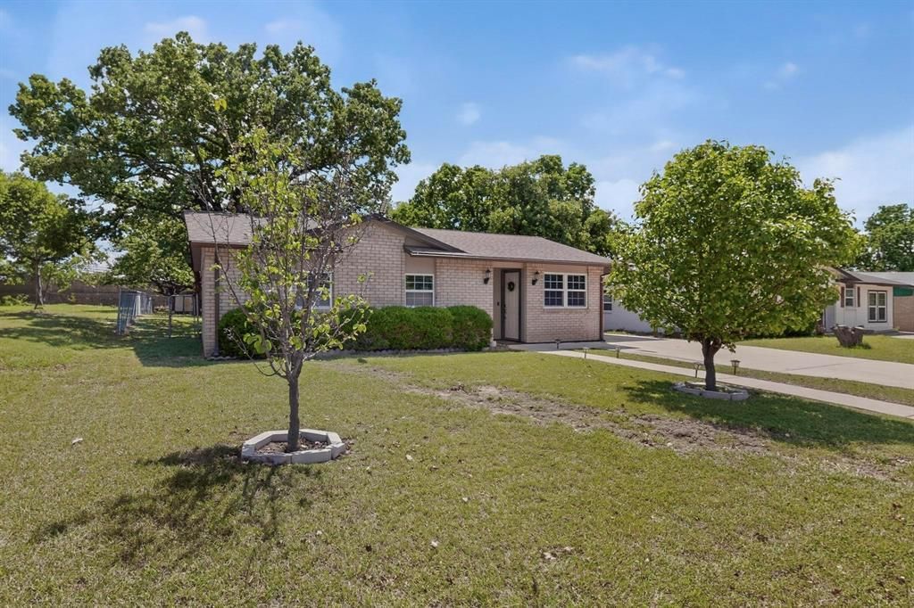 Photo of 1414 Briarwood Drive, Mesquite, TX 75149 (MLS # 21235890)