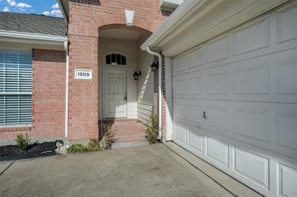 1509 Edgewater Drive