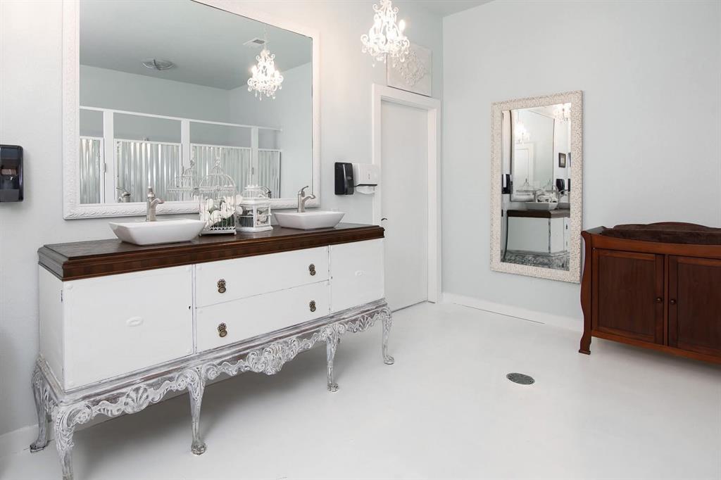 A1253 P PRICE, ACRES 14.896 - Commercial Sale