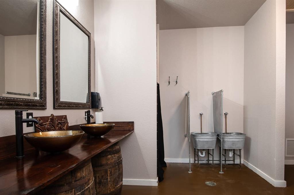 A1253 P PRICE, ACRES 14.896 - Commercial Sale