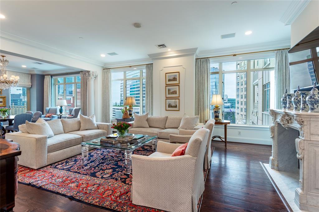 2525 N PEARL Street 1004