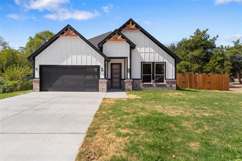Photo of 502 S 14th St, Corsicana, TX 75110 (MLS # 21385035)