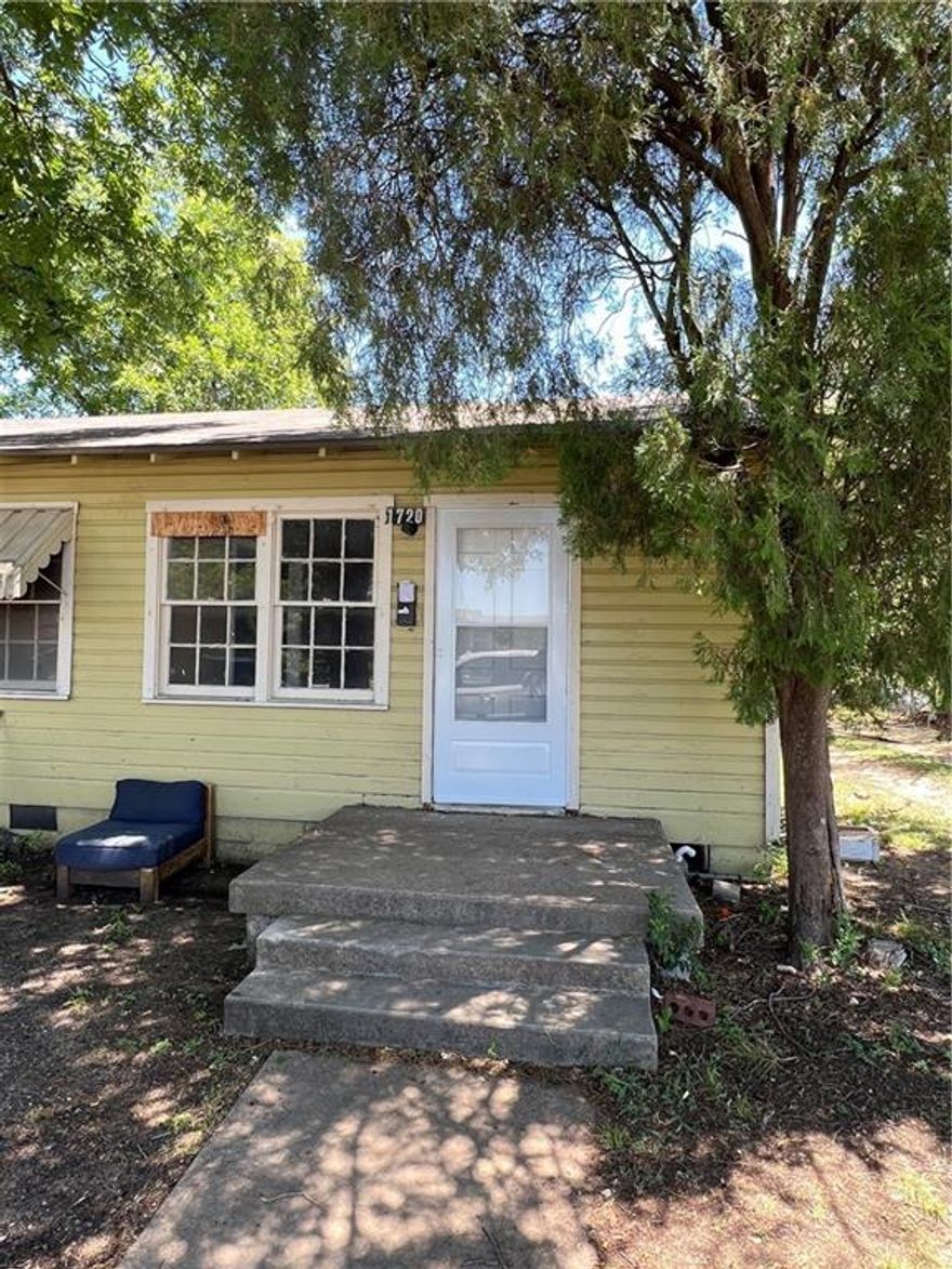 Check out this multi-building, multi-unit property on Ethel Avenue. This could be a great cashflow type asset or a redevelopment piece. Currently, this property consists of seven (7) 1BR / 1BA units that range in square footage from 504 SF - 690 SF. One (1) 2BR / 1BA unit, 1,152 SF and one (1) 4BR / 2BA unit, 1,632 SF. This property can be sold as a one-off or grouped with other properties as an investment package. For further details, please ask.