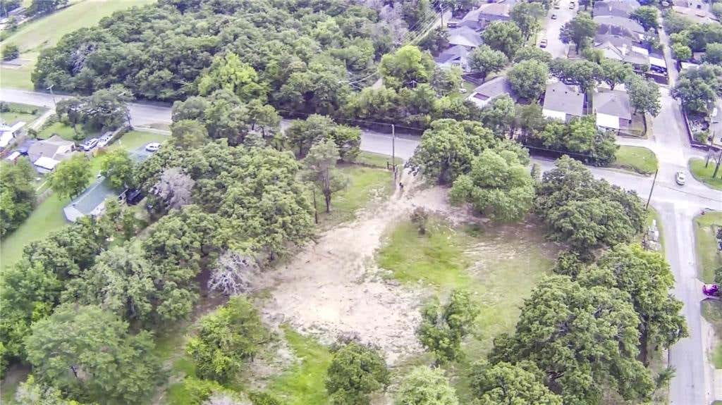 Photo of 1320 S Sam Houston Road, Mesquite, TX 75149 (MLS # 21350257)