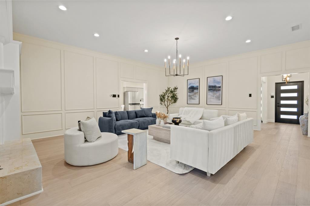 6918 Woodland Drive