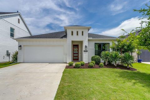 Photo of 9932 Chaparral Pass, Fort Worth, TX 76126 (MLS # 21284038)