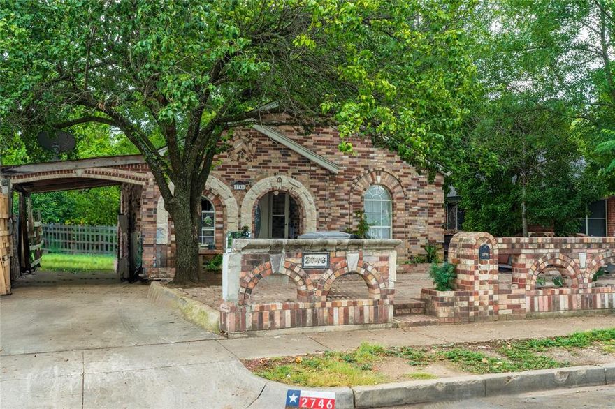 Great Investment Opportunity! Welcome to 2742 Sharon Street, Dallas, TX! This 2-bedroom, 1-bath abode offers a great chance to create your own sanctuary with character and charm. Nestled in a friendly neighborhood. Schedule a tour today!...