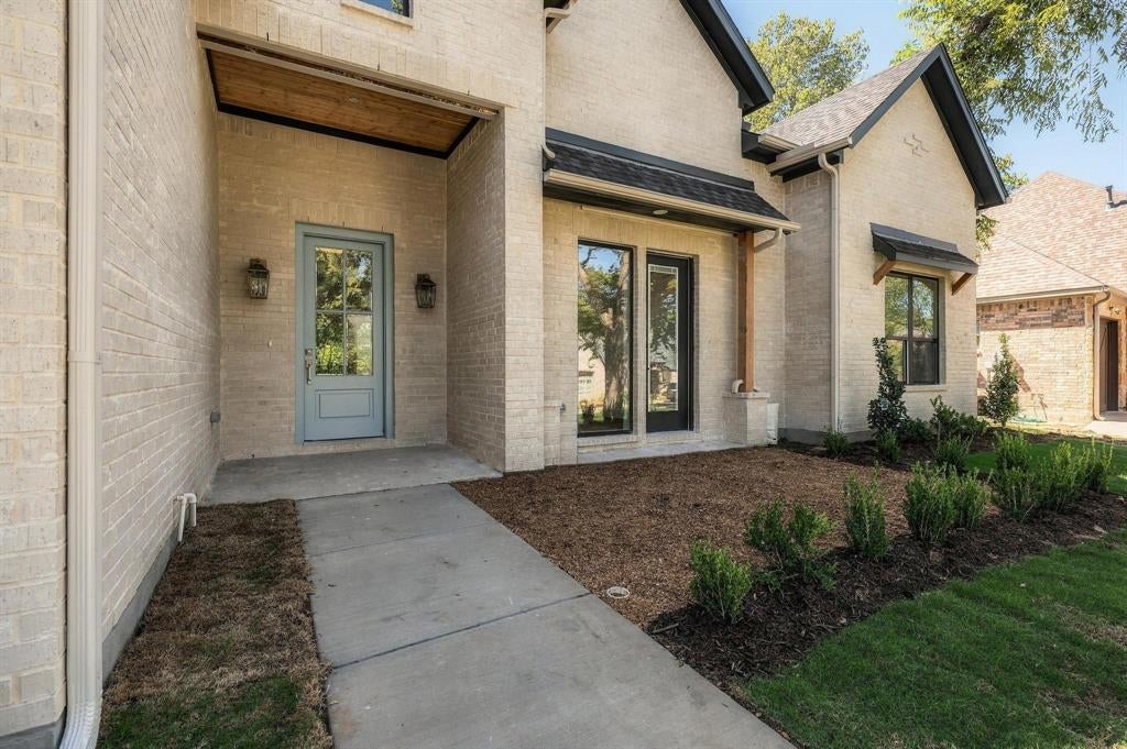 2510 Creekbend Circle