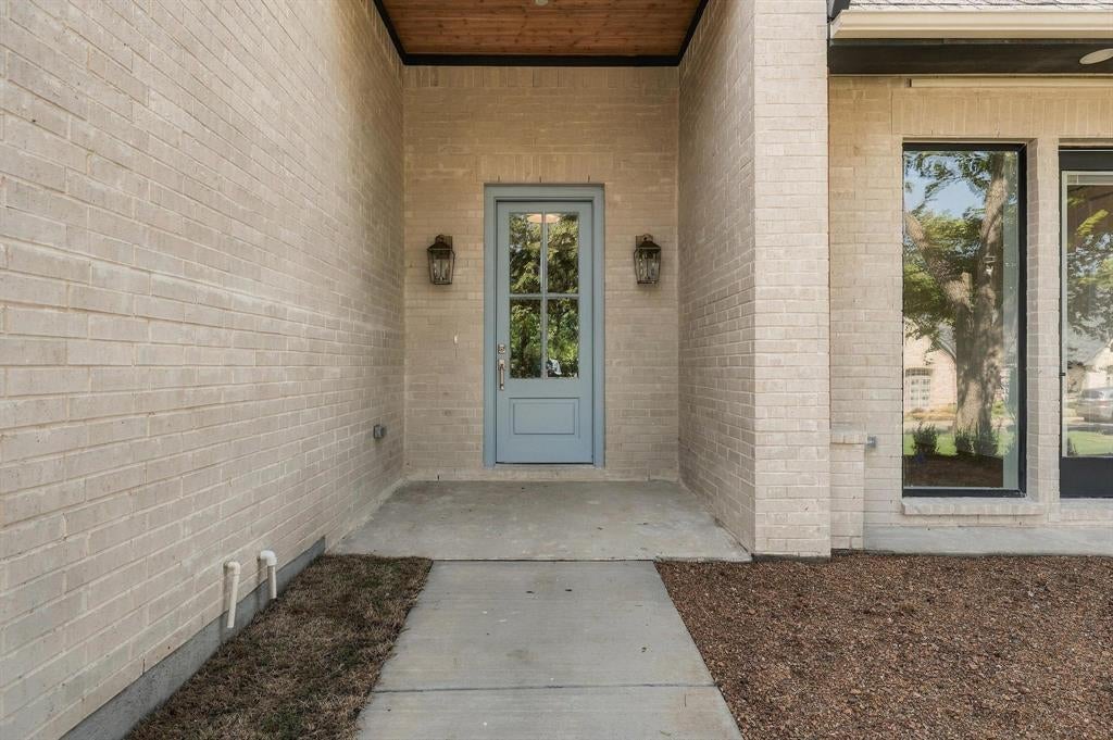 2510 Creekbend Circle