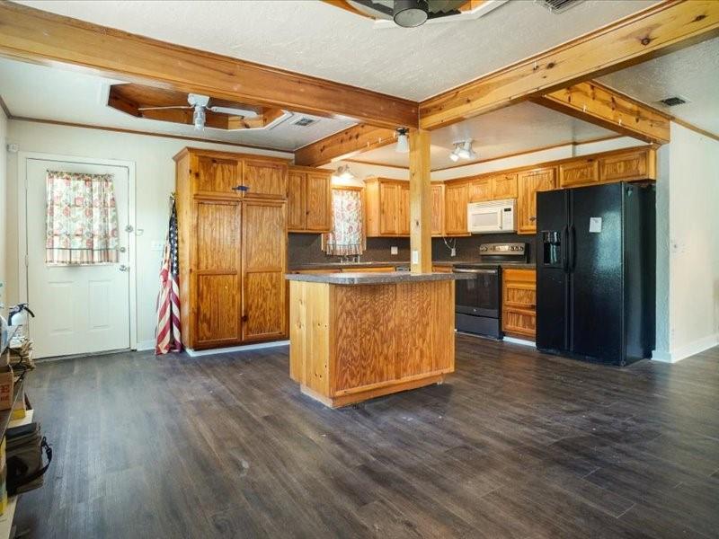 Moss Lake Estate - Residential