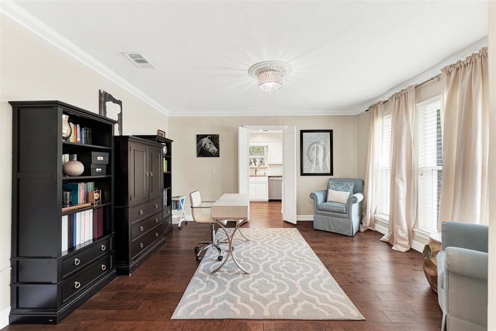 2804 Meadowbrook Drive