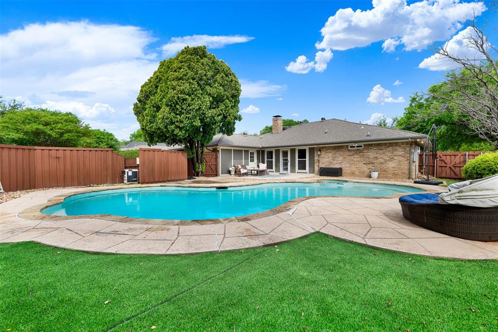 2804 Meadowbrook Drive