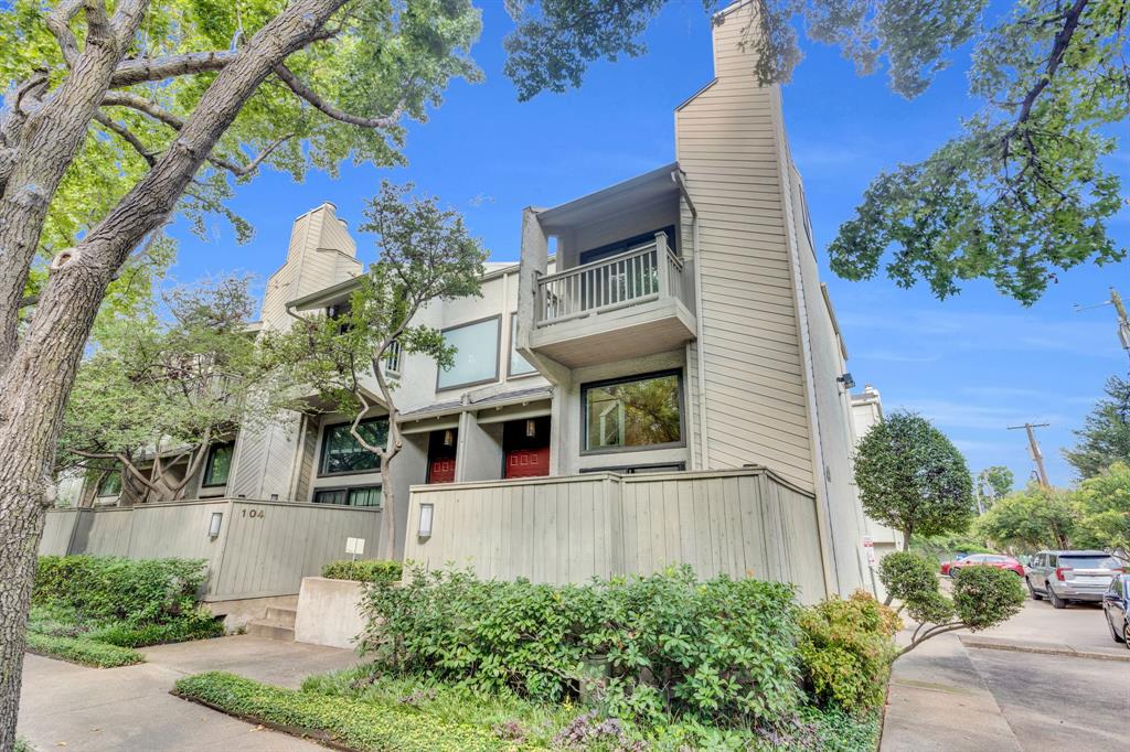 4310 Bowser Avenue 105