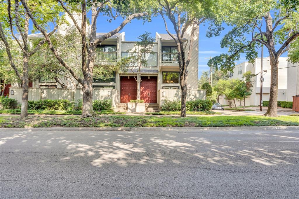 4310 Bowser Avenue 105